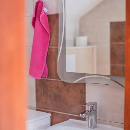Trifora Guest house