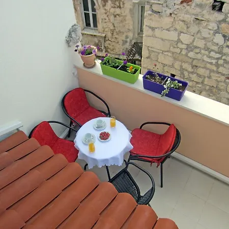 Trifora Guest house 3*