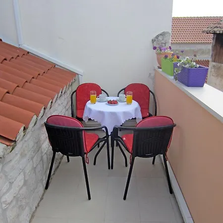 Trifora Guest house